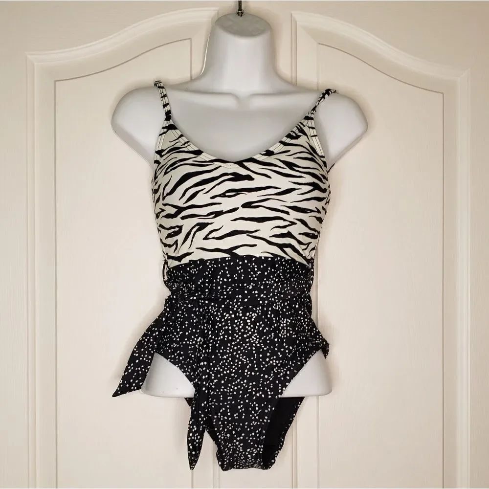 Swimsuit - Picture 3 of 7